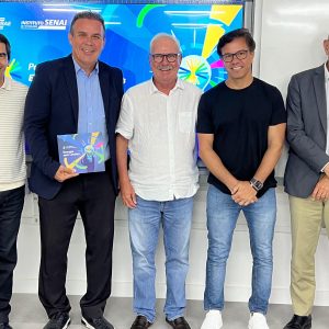 Presidente da APER com as autoridades do Sebrae-